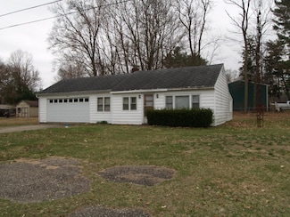 70224 Sheridan Dr, Edwardsburg, MI 49112