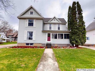 1008 Main Ave, Clear Lake, IA 50428