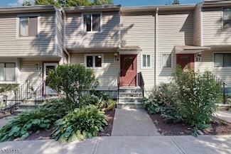 19 Fox Tail Ln, Hamburg, NJ 07419