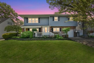 192 N Pine St, Massapequa, NY 11758