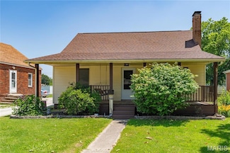 523 N 6th St, Wood River, IL 62095