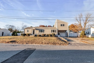 15 Pinewood Rd, Tewksbury, MA 01876