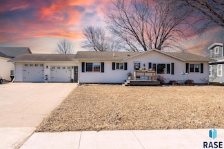 103 Clinton St, Lester, IA 51242