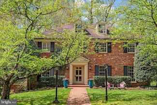 5818 Hillburne Way, Chevy Chase, MD 20815