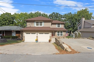 941 NW South Shore Dr, Kansas City, MO 64151