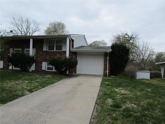 8910 Tanglewood Cir, Belleville, IL 62223