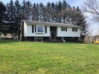 2528 Birch Dr, Hollidaysburg, PA 16648