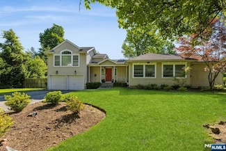 100 Lylewood Dr, Tenafly, NJ 07670