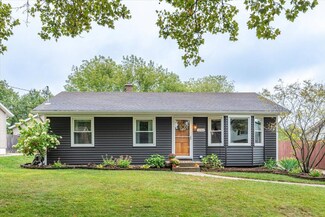 1044 Worcester Dr NE, Grand Rapids, MI 49505