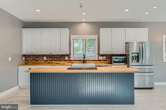 302 Haskell Dr, Arnold, MD 21012
