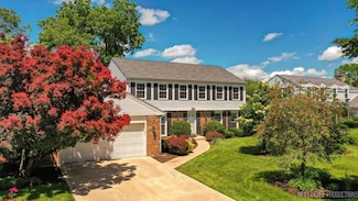 450 Hevern Dr, Wheaton, IL 60189