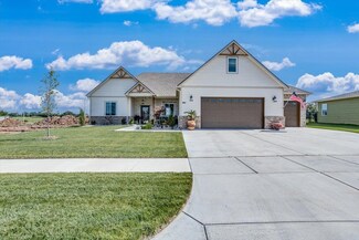 921 E Sapphire Ln, Mulvane, KS 67110