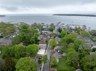 13 Cannon St, Mattapoisett, MA 02739
