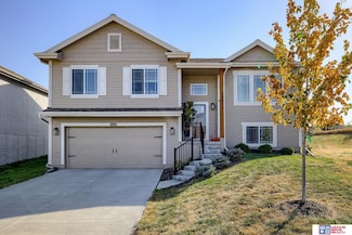 14911 Leeman Cir, Bennington, NE 68007