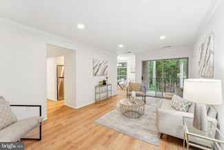 3358 Woodburn Rd Unit 24, Annandale, VA 22003