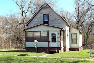 1105 Pringle Ave, Jackson, MI 49203