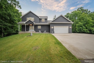 9119 Hegel Rd, Goodrich, MI 48438