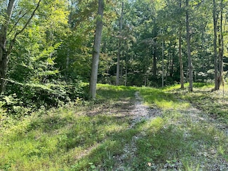 55 Yellowstone Dr, East Bernstadt, KY 40729
