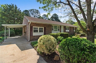1006 Showalter Rd, Yorktown, VA 23692
