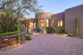 7422 N Secret Canyon Dr, Tucson, AZ 85718