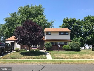 55 Laurel Ln, Levittown, PA 19054
