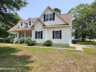 1660 Chadwick Shores Dr, Sneads Ferry, NC 28460