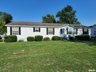 32 N Broadway St, Winchester, IL 62694