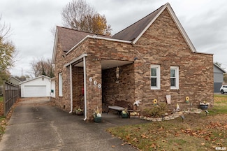 608 N 14th St, Herrin, IL 62948