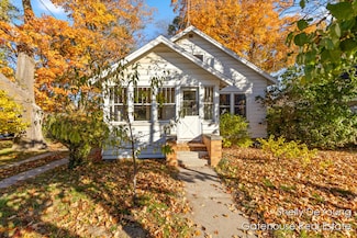 17 E Muskegon St, Cedar Springs, MI 49319