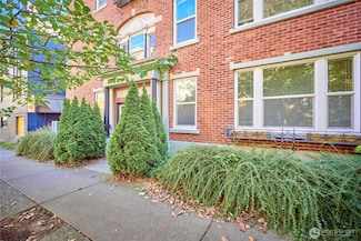905 NE 43rd St Unit 108, Seattle, WA 98105