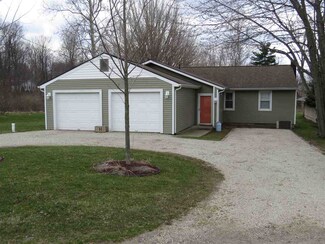 9307 E Sleepy Hollow Pkwy, Cromwell, IN 46732