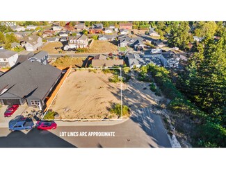 2165 Fir St, North Bend, OR 97459