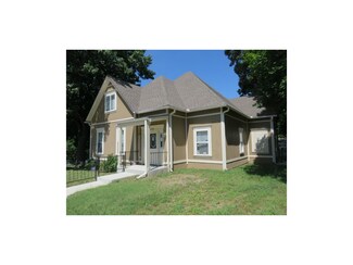 1118 W Walnut St, Independence, MO 64050