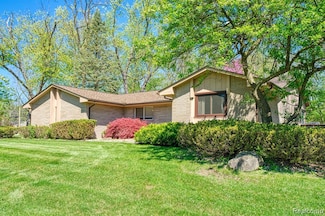 4899 Wye Oak Rd, Bloomfield Hills, MI 48301
