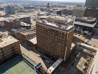 400 Walnut St Unit 1002, Des Moines, IA 50309