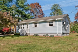 23 South St, Plainfield, CT 06374