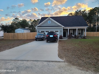 356 Zonnie Ln, Hampstead, NC 28443