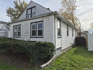 7092 Meadow Ave, Warren, MI 48091