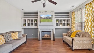 8805 Firestreak Dr, Charlotte, NC 28216