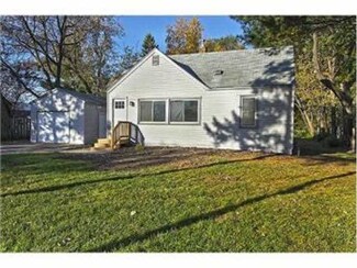 5293 5293 Raymond Ave, Mounds View, MN 55112