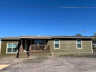 516 W Schleicher, Karnes City, TX 78118