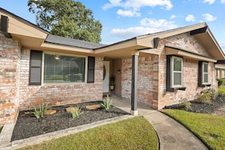 1924 Thousand Oaks Dr, Orange, TX 77632