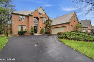 606 Forest Lake Dr, Holland, OH 43528