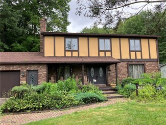 4700 Englesson Dr NW, Warren, OH 44485