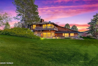 1303 Nightingale Rd, Wapato, WA 98951