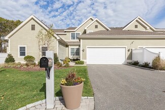 4 Country Club Ln Unit 4, Middleton, MA 01949