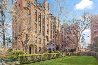 840 Bronx River Rd Unit 4B, Bronxville, NY 10708