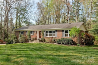 215 Shannon Rd, Hendersonville, NC 28791