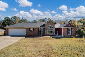 361 Running Bear Dr, Smiths Station, AL 36877