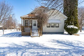 303 S Adam St, Northwood, ND 58267